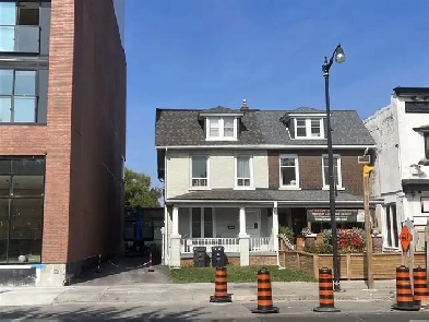 Private rooms for rent near Keele Station Image# 1