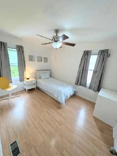 Bright spacious room in Niagara Falls Image# 1