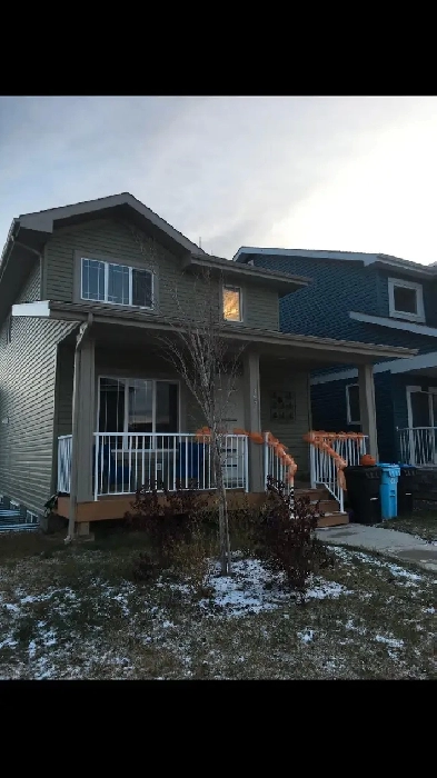 Stunning Custom Built 4 Bed 3 Bath Stylish Home in Stone Creek Image# 1