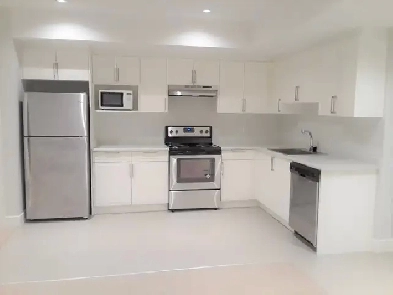 1 bedroom basement suite 700 sq ft in South Surrey Image# 3