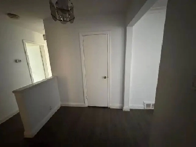 3bd 1bath Midland & Sheppard Upstairs Level for RENT Image# 1