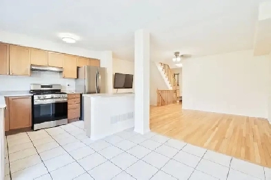 3 Bedroom townhouse in Mississauga Image# 1