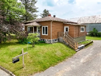 Danville (Estrie) : Maison près des services, terrain 15 478 pi2 Image# 1