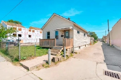 Welcome to 769 Brant in a revitalizing area of Windsor Image# 1