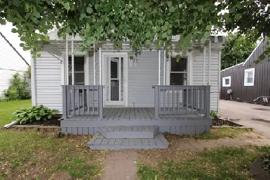Welcome to 68 Dorothy St, Brantford! Image# 3