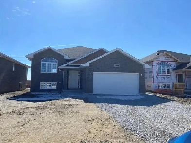 3 Bedroom, 2 Washrooms House for rent in Lakeshore Image# 1