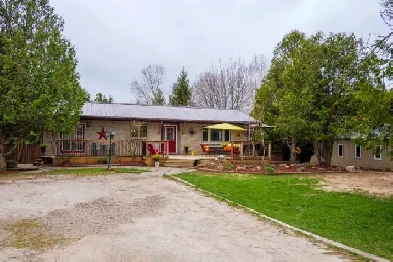 Backing onto Rail Trail! Image# 1