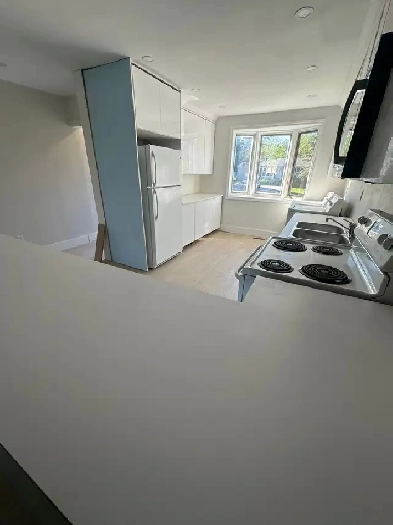 BRIGHT AND SPACIOUS ROOM FOR RENT - NEWMARKET - yonge and davis Image# 1