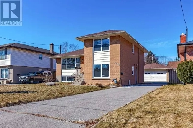 Fully Renovated 4-Level Side-Split on a Premium Lot Image# 1