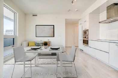 MODERN NEW CONDO 2 BED 2 BATH PARKING AT YONGE & EGLINTON Image# 10