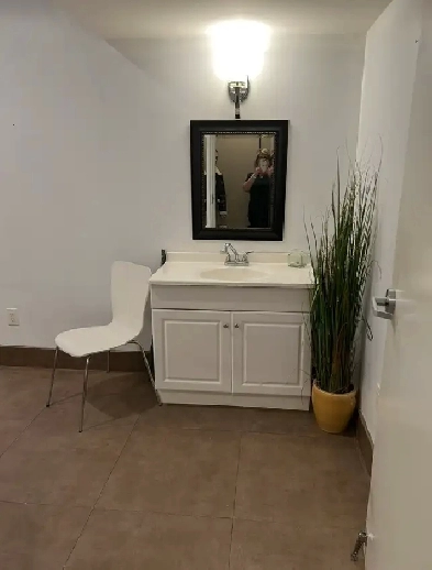 ROOM FOR RENT-COMMERCIAL SPACE IN AURORA Image# 2