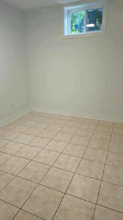 HUGE 3 BEDROOM BASEMENT WITH HIGH CEILINGS FOR RENT- GREAT LOCAT Image# 9