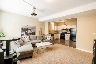 2br Garden Basement suite in Rosemary Heights in South Surrey Image# 3