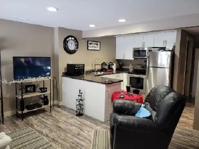 2 Bed 1 Bath Ground-Level Suite for Rent – Great Location! Image# 3