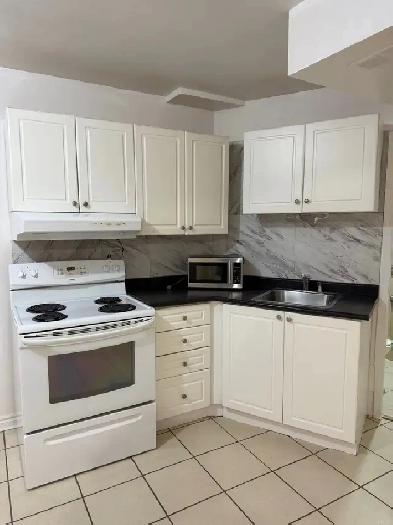 BACHELOR BASEMENT BRAMPTON - AVAILABLE NOW! Image# 3