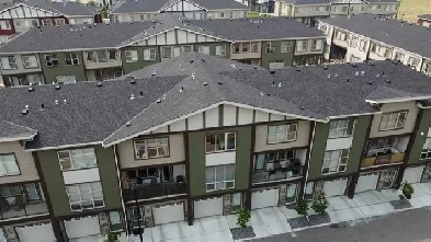 Spacious 2-Bedroom Townhouse in Clearview – Garage Parking for 4 Image# 1