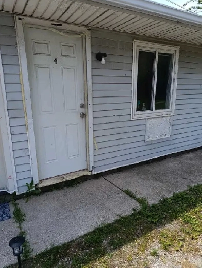 apartments 2 motel bachelor rooms for rent Image# 1