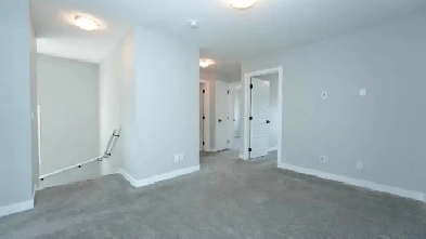 new modern 3 bed 2.5 bath duplex  for rent , parking, wifi Image# 12