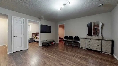 Basement in Bilevel House for rent Image# 4