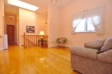 Bright spacious apartment near Yorkdale Image# 1