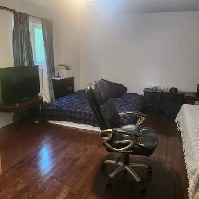 For Rent Master Bedroom with Private Washroom. Image# 2