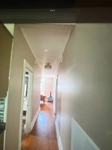 Colocation entre 3 étudiants - belle et grande chambre équipée Image# 1