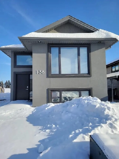 2 Bedroom All Inclusive Main Floor Parkdale Apartment Image# 2