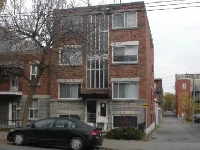 3 ½, métro Joliette, apt. de coin bien éclairé, premier étage Image# 1