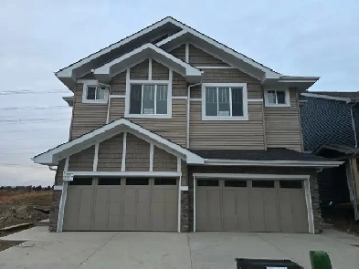 Brand new 3 BDRM/2.5 Bath duplex Mainfloor in uplands Image# 1