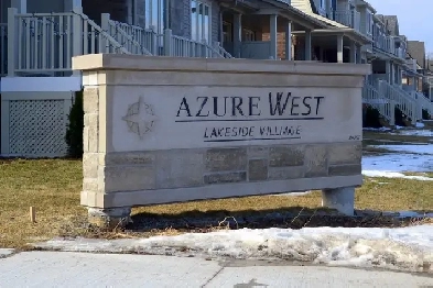 Stunning townhome with a lake view in the popular Grimsby Beach Image# 3