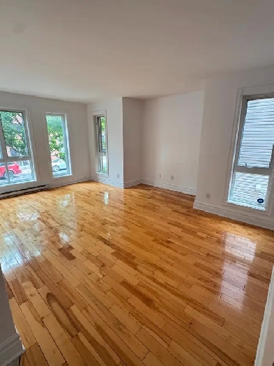 CONDO 4 1/2 À LOUER Image# 1