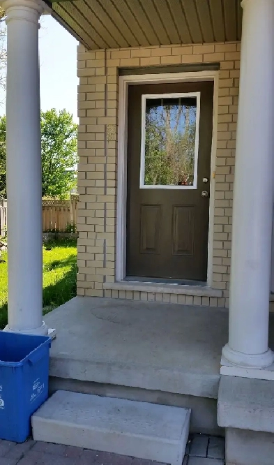 2 Bdrm Townhouse Available August 1st - Has A/C - Adelaide St N Image# 4