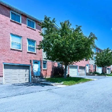 For Rent - 3 Beds 2 Bath Townhouse Image# 5