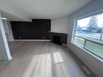 3 Bedroom House in Lorelei Edmonton Image# 1