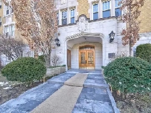 Renovated 3 bedroom with two bathrooms and private entrance! Image# 2