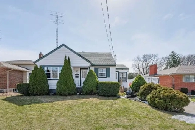 Well-Maintained Bungalow with Room to Grow in Riverside Park Image# 4