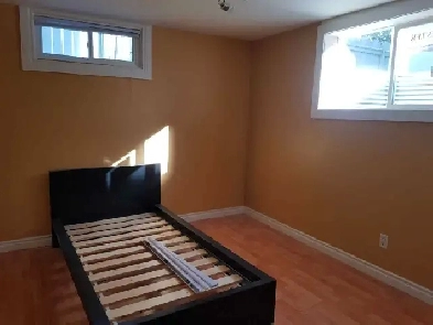 Bright basement room for rent in Brentwood near U of C Image# 5