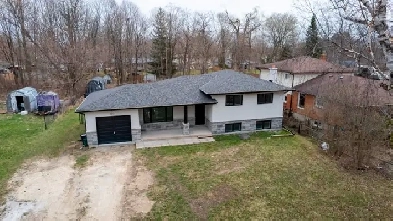 House for sale Innisfil custom built bungalow — 2031 St Paul Rd. Image# 1