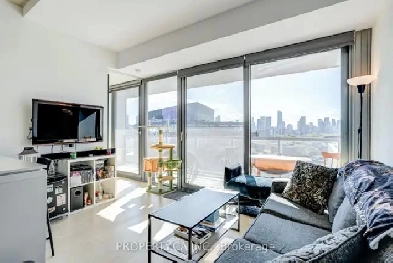 Stylish, Scenic,  2 Bed 1 Bath, Bayview w/ Park & Locker Image# 9