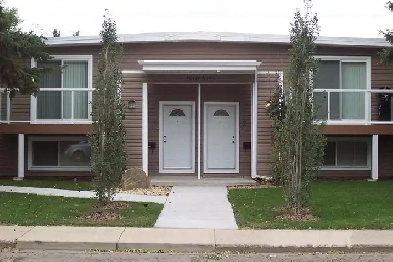 FANTASTIC LOCATION! Modern 2 Bedroom Unit ~ Washer and Dryer Image# 1