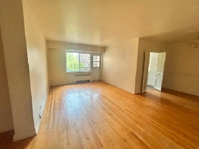 Huge  3 1/2 in Côte-des-Neiges. Near HEC, UDEM, Poly Image# 1