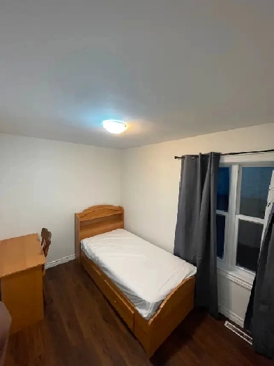 Room for rent detached house rented by females. Image# 1