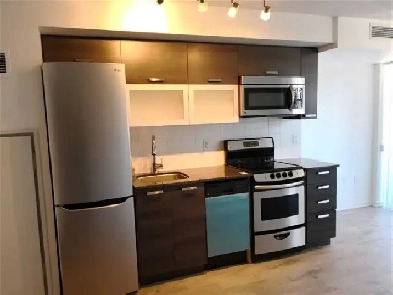 Functional 2 Bedroom & 1 WR Located at 36 Lisgar St Image# 8