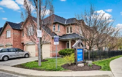 GORGEOUS 3 BDRM TOWNHOME AVAILABLE AT PLEASANTVIEW, BRAMPTON! Image# 10