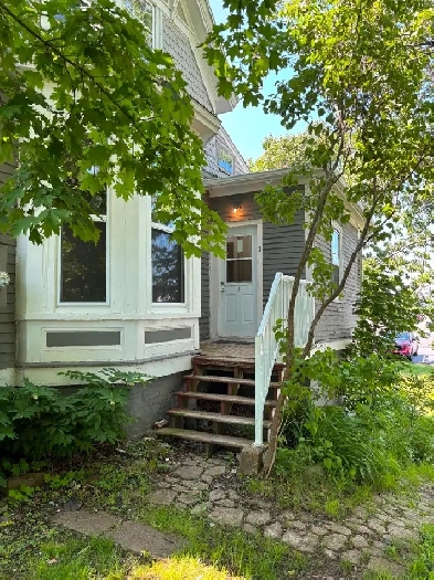 2 Bedroom Apartment Downtown WOLFVILLE …everything included Image# 7