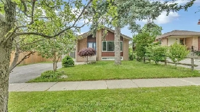 ✨2 BSMT APARTMENT TRIPLEX WITH SEP ENTRY! Image# 16