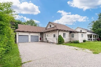 ⚡BEAUTIFULLY RENOVATED 5 1 BDRM DETACHED HOME WITH DBL CAR GAR! Image# 4