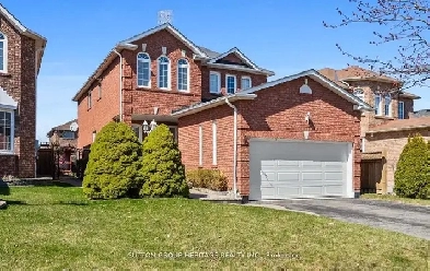 ✨BRIGHT AND COZY 4 BR BRICK HOME FIN BSMT WITH 2X CAR GAR! Image# 1