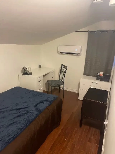 FURNISHED MIDTOWN ROOM AVAILABLE IMMEDIATELY - KEELE & EGLINTON Image# 1