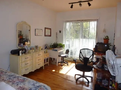 NDG- Metro Vendome- Marcil- Superbe- Renove- 1-er juillet Image# 1